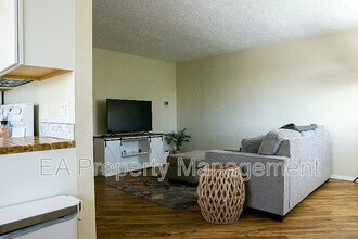 1217 Chelwood Park Blvd NE in Albuquerque, NM - Building Photo - Building Photo