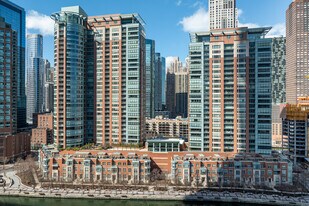 Riverview Condominiums in Chicago, IL - Building Photo