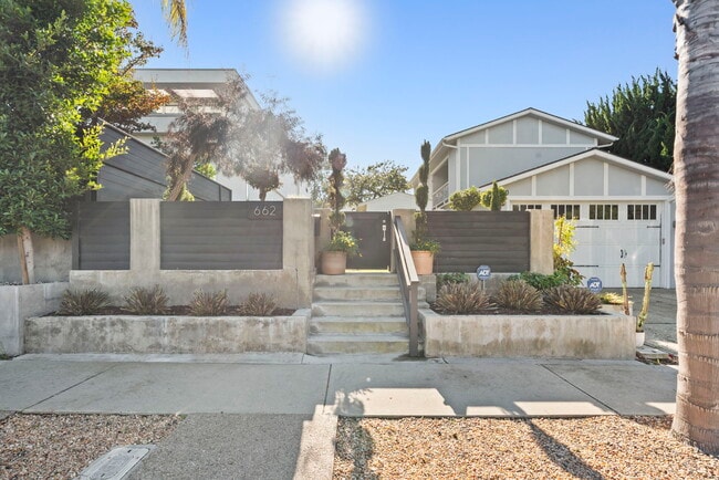 662 Rosecrans Ave in Manhattan Beach, CA - Building Photo - Building Photo