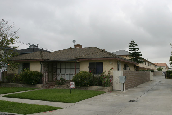 9317-9319 Park St in Bellflower, CA - Building Photo - Building Photo