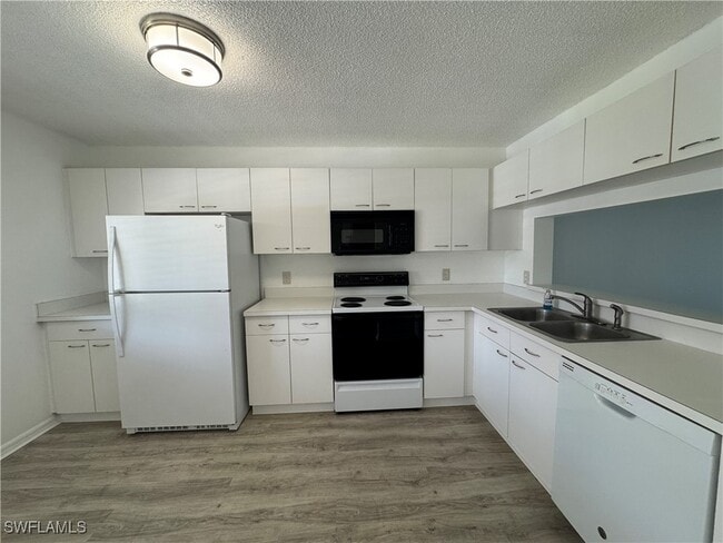 7773 Jewel Ln in Naples, FL - Building Photo - Building Photo