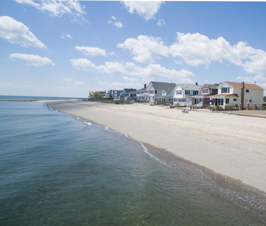 1895 Fairfield Beach Rd in Fairfield, CT - Building Photo