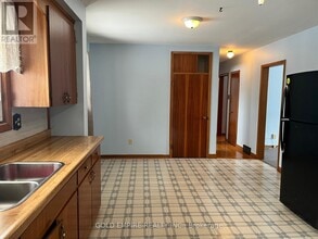 19 St Joseph St in St Thomas, ON - Building Photo - Building Photo