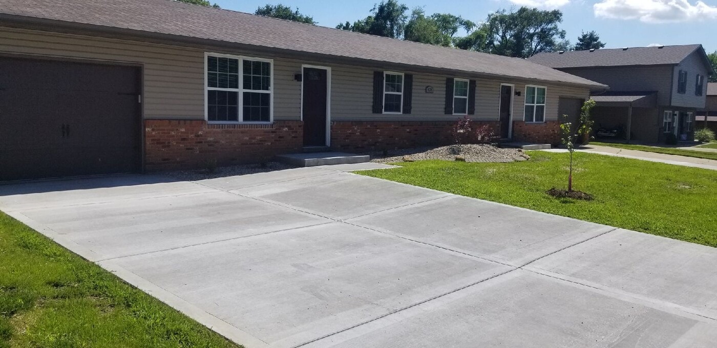 434 Eagles Way, Unit B in Troy, IL - Building Photo