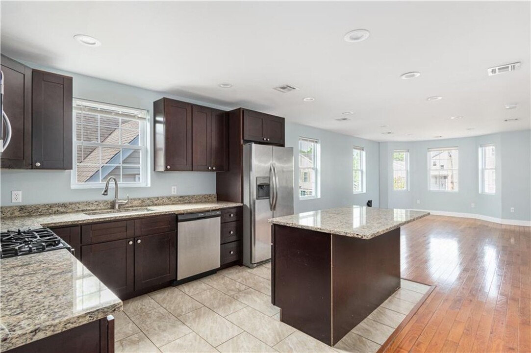 119 Oakland Ave in Providence, RI - Building Photo