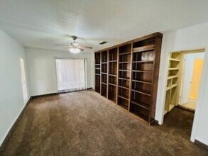 5705 16th St in Lubbock, TX - Building Photo - Building Photo