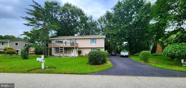property at 122 E Bay View Dr