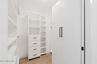 139 Christopher Columbus Dr in Jersey City, NJ - Building Photo - Building Photo