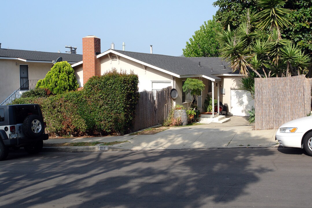 211 Sheldon St in El Segundo, CA - Foto de edificio