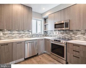 914 N 16th St in Philadelphia, PA - Building Photo - Building Photo