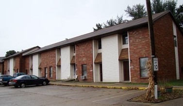 Clear View Townhomes in Cadiz, OH - Building Photo - Building Photo