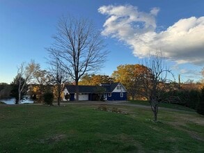 17 Great Cove Dr in Newmarket, NH - Building Photo - Building Photo