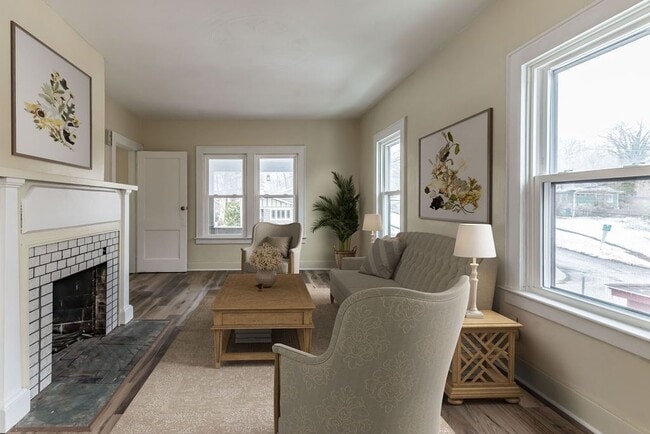 1030 Oak St in Syracuse, NY - Foto de edificio - Building Photo