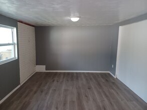 8305 McDaniel Dr in North Fort Myers, FL - Foto de edificio - Building Photo