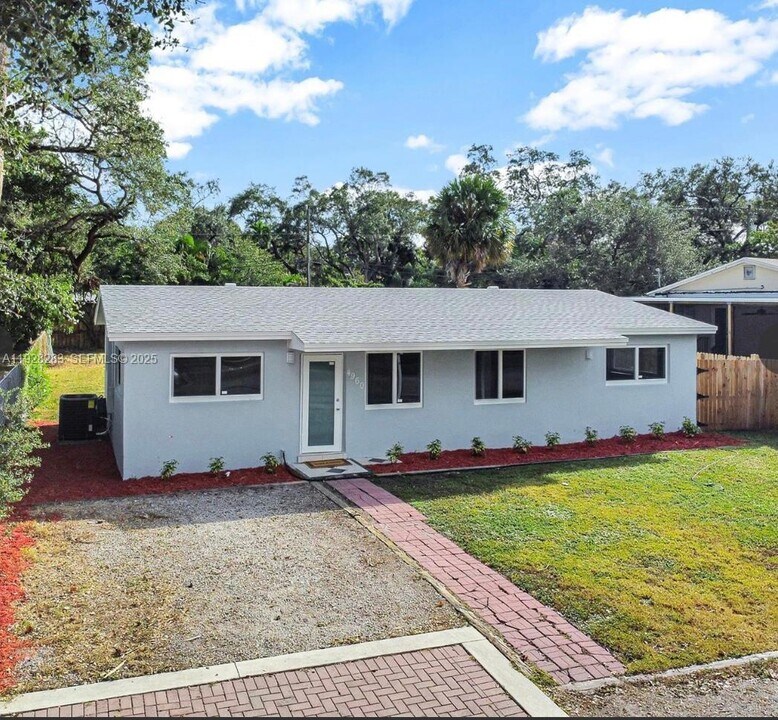 4960 SW 28th Terrace in Fort Lauderdale, FL - Building Photo