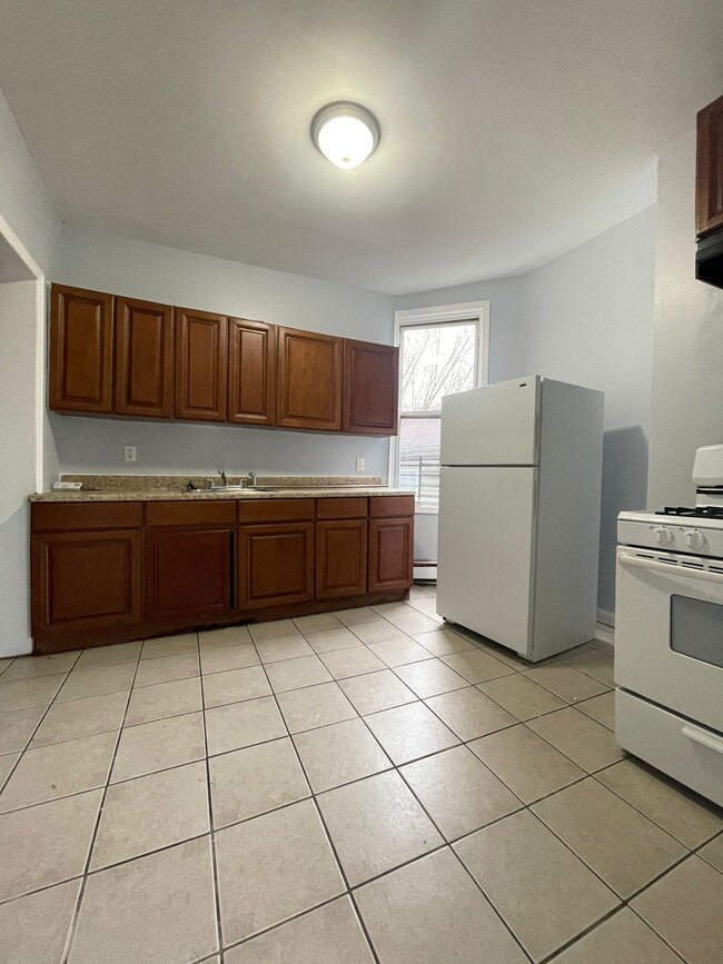 119 Grant Ave, Unit 2 in Jersey City, NJ - Building Photo - Building Photo