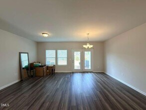 926 Clearhaven Ln in Fuquay Varina, NC - Foto de edificio - Building Photo