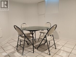 493 Blackstock Rd in Newmarket, ON - Building Photo - Building Photo