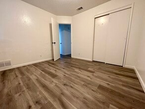 5245 N 4th St in Fresno, CA - Foto de edificio - Building Photo