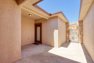 7352 Cibolo Creek Dr in El Paso, TX - Foto de edificio - Building Photo
