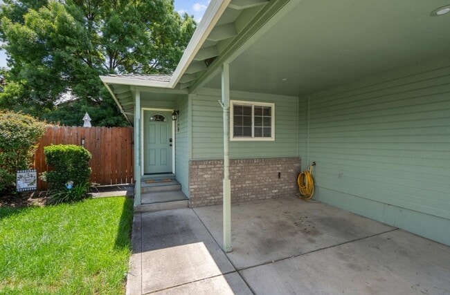 1546-1548 Skyhawk Ridge in Medford, OR - Building Photo - Building Photo