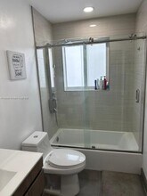 9960 NW 51st Ln in Doral, FL - Building Photo - Building Photo