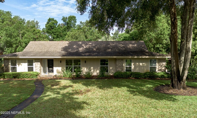 property at 3812 Buckskin Trail E