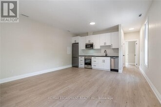 9 Munn St in Hamilton, ON - Building Photo - Building Photo