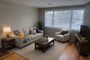 912 S Noland Rd in Independence, MO - Building Photo