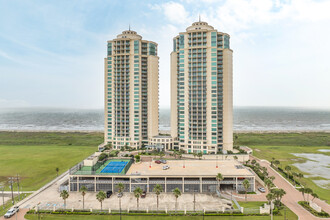 Palisade Palms in Galveston, TX - Building Photo - Building Photo