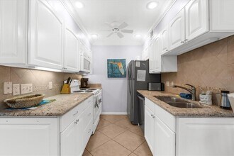 5631 Midnight Pass Rd in Sarasota, FL - Building Photo - Building Photo