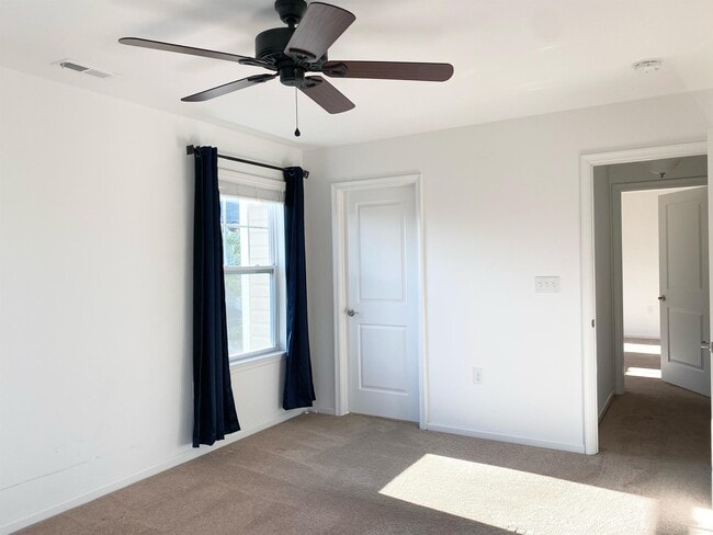 1685 Halesworth Ln in Virginia Beach, VA - Building Photo - Building Photo