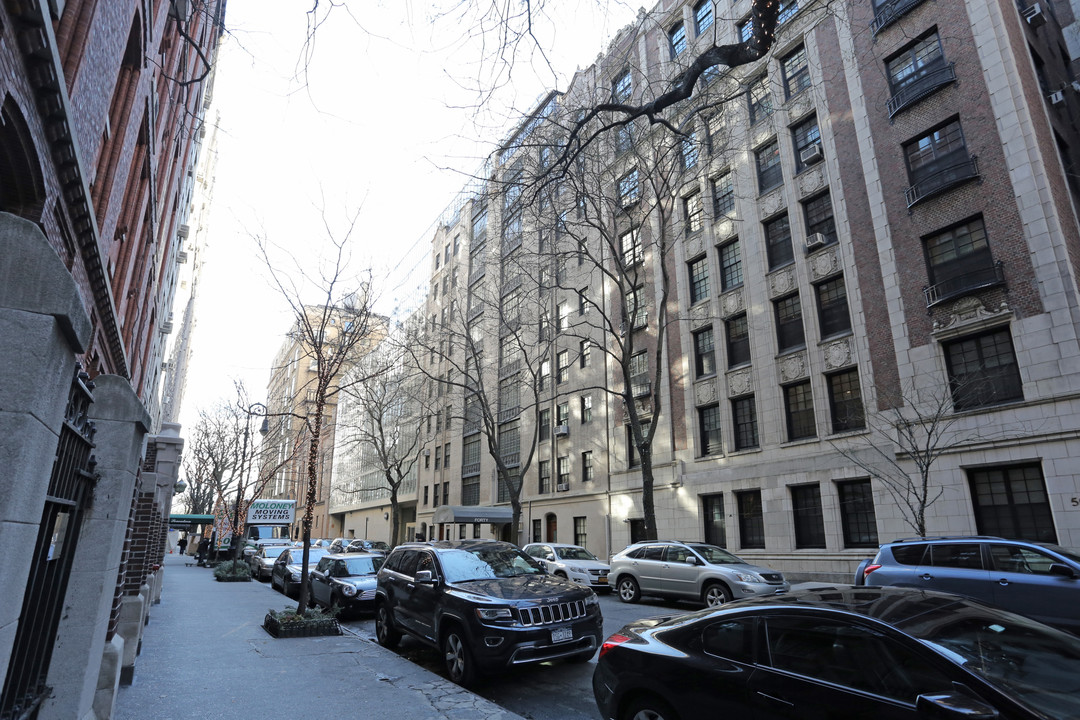 40 W 67th St in New York, NY - Foto de edificio