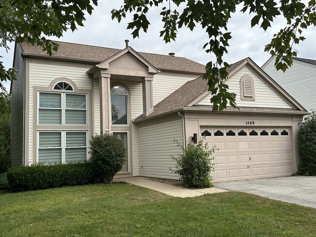 property at 1469 Braymore Cir W