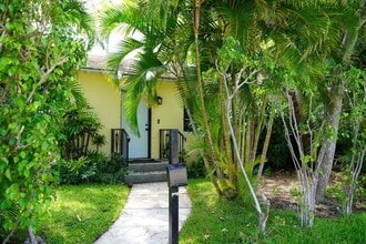 5215 N Flagler Dr in West Palm Beach, FL - Building Photo - Building Photo