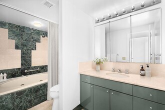 43 W 61st St in New York, NY - Building Photo - Building Photo