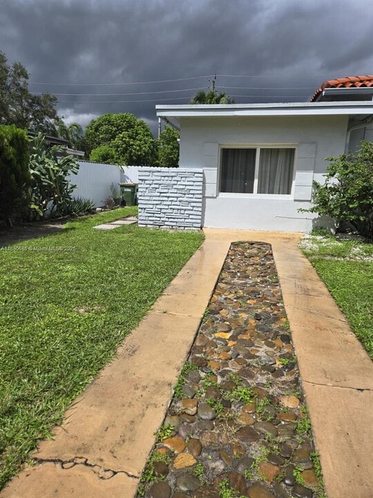 445 NW 125th St in North Miami, FL - Building Photo