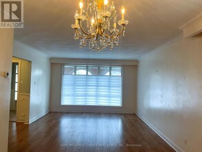 15 Terryhill Crescent in Toronto, ON - Building Photo - Building Photo