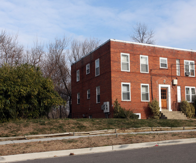 404 Mellon St SE in Washington, DC - Building Photo - Building Photo