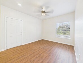 2320 Gracy Farms Ln in Austin, TX - Building Photo - Building Photo