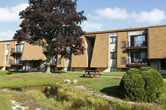 Southwyck Park Apartments in Toledo, OH - Building Photo - Building Photo