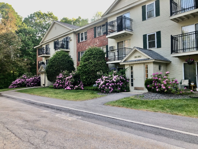 3 Oak Hill Ln in Nashua, NH - Building Photo - Building Photo