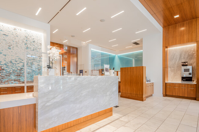 Solaire 7077 Woodmont in Bethesda, MD - Foto de edificio - Interior Photo