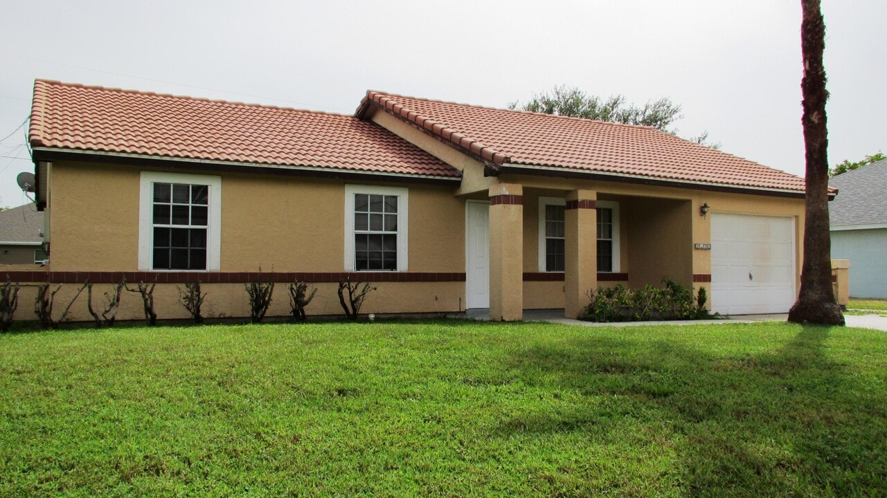 2832 SW Ann Arbor Rd in Port St. Lucie, FL - Building Photo