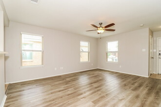2233 Sims Dr in Fort Worth, TX - Building Photo - Building Photo