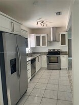1435 NE 173rd St in North Miami Beach, FL - Building Photo