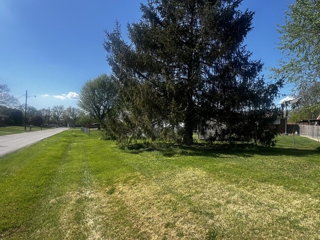 230 S Circlecrest Dr in Louisville, KY - Building Photo - Building Photo