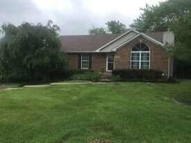 1305 Nightingale Ln in Goshen, KY - Building Photo