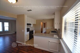 7337 Holworthy Way in Sacramento, CA - Building Photo - Building Photo