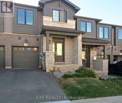 33 Hollywood Ct in Cambridge, ON - Building Photo